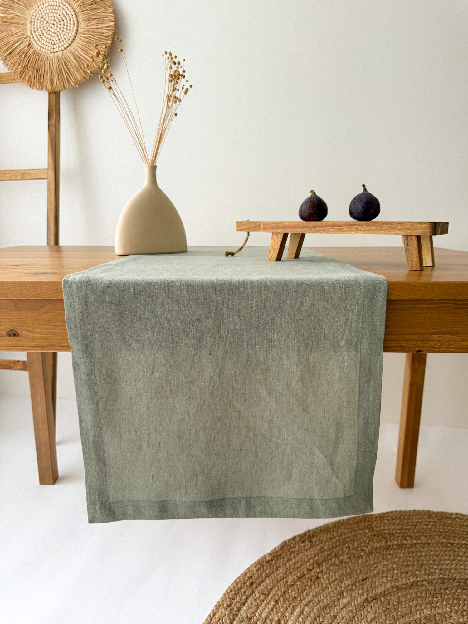 Saliegroen Linnen Tafelloper