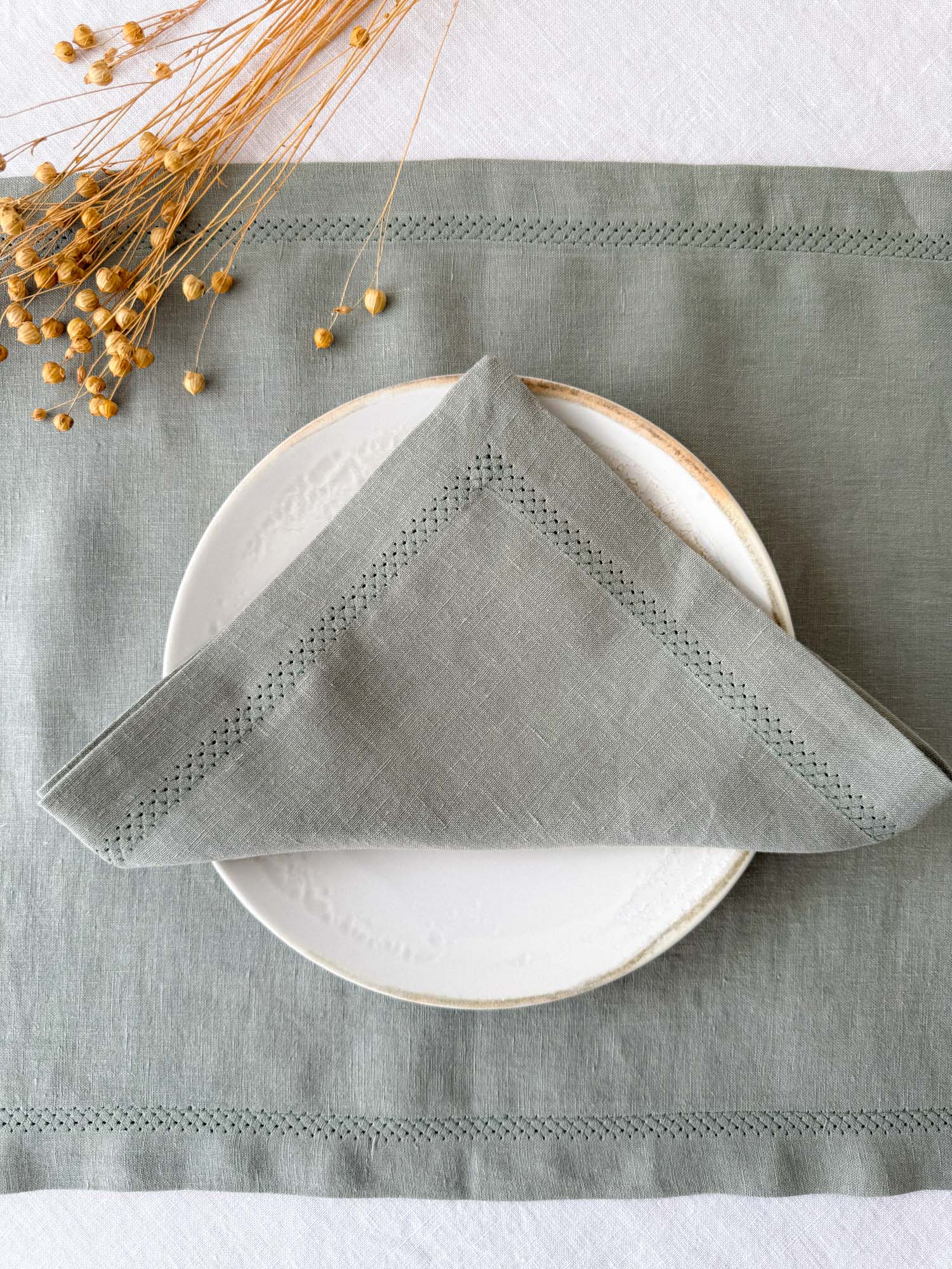 Saliegroen Linnen Servet met Open Zoomsteek