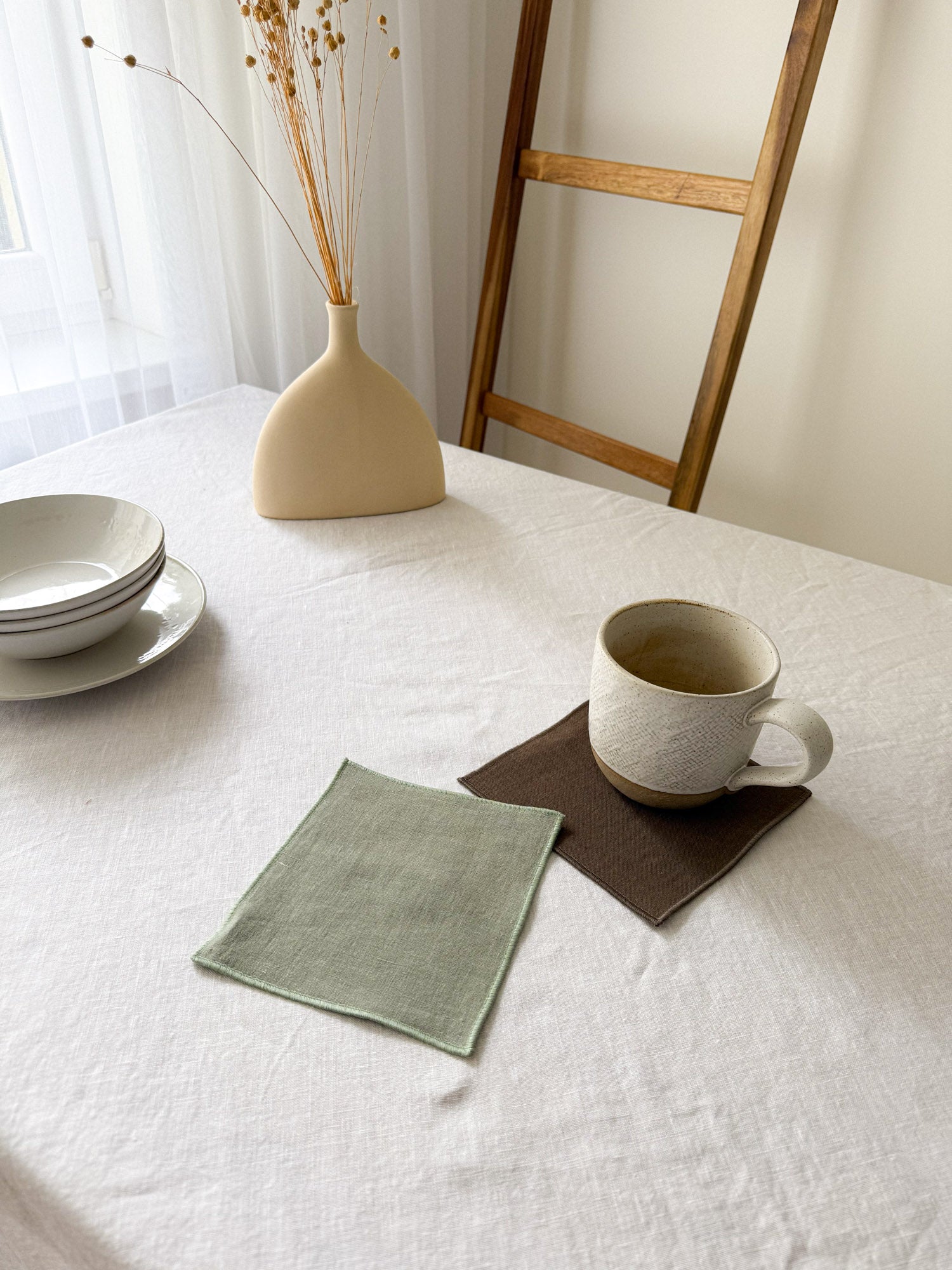 Saliegroene Linnen Onderzetters met Bies - set van 4