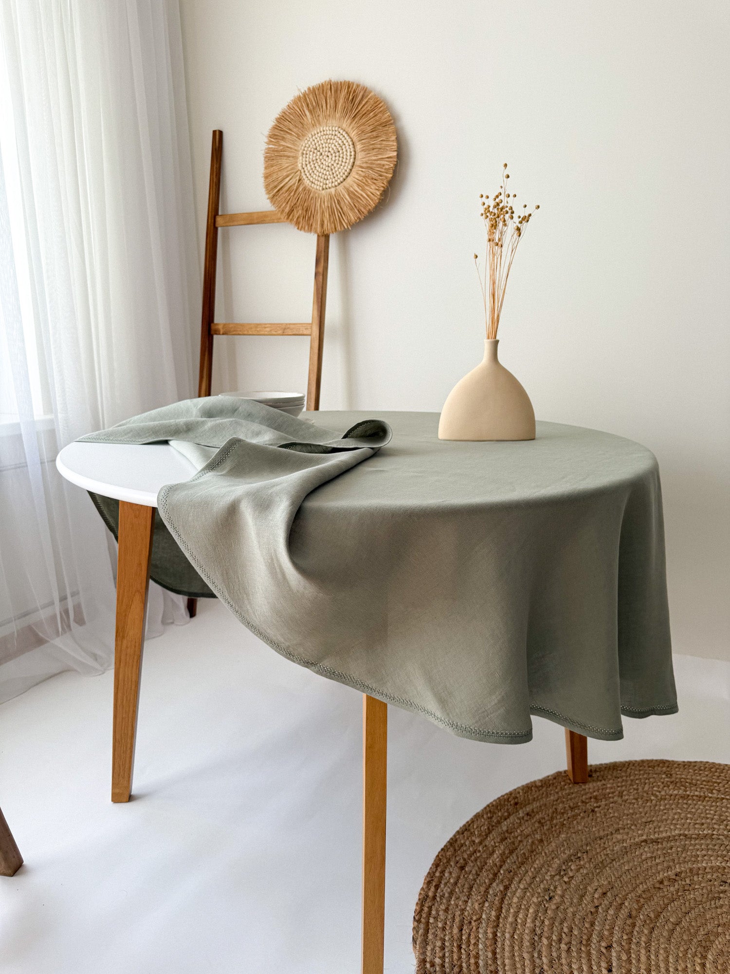 Saliegroen Rond Linnen Tafelkleed met Open Zoomsteek