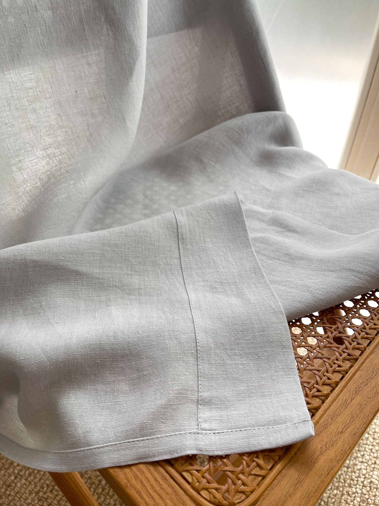 Middenzware linnen gordijnen – Lichtgrijs, set van 2