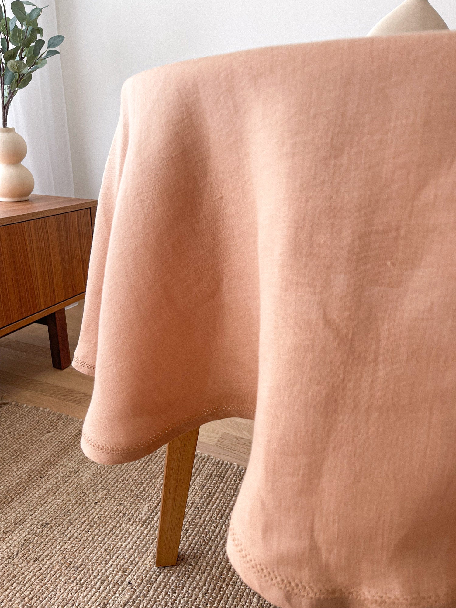 Runde Tischdecke aus Leinen mit Hohlsaum - Tan - Linen Notes