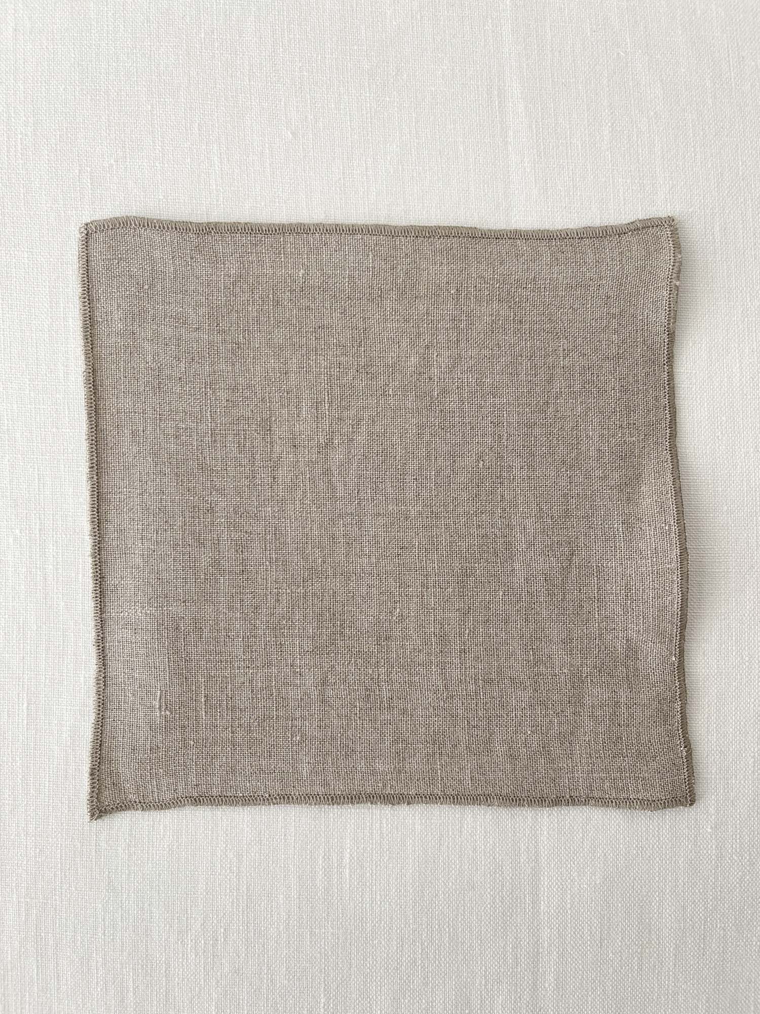 Untersetzer aus beigem Leinen mit Rollsaum - 4er-Set - Linen Notes