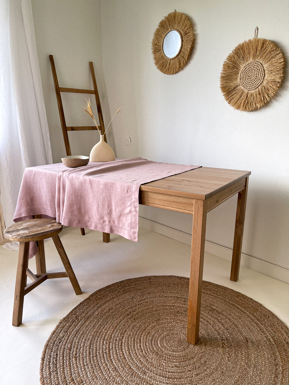 Tischdecke aus altrosa Leinen mit Hohlsaum und Kuvertecken - Linen Notes