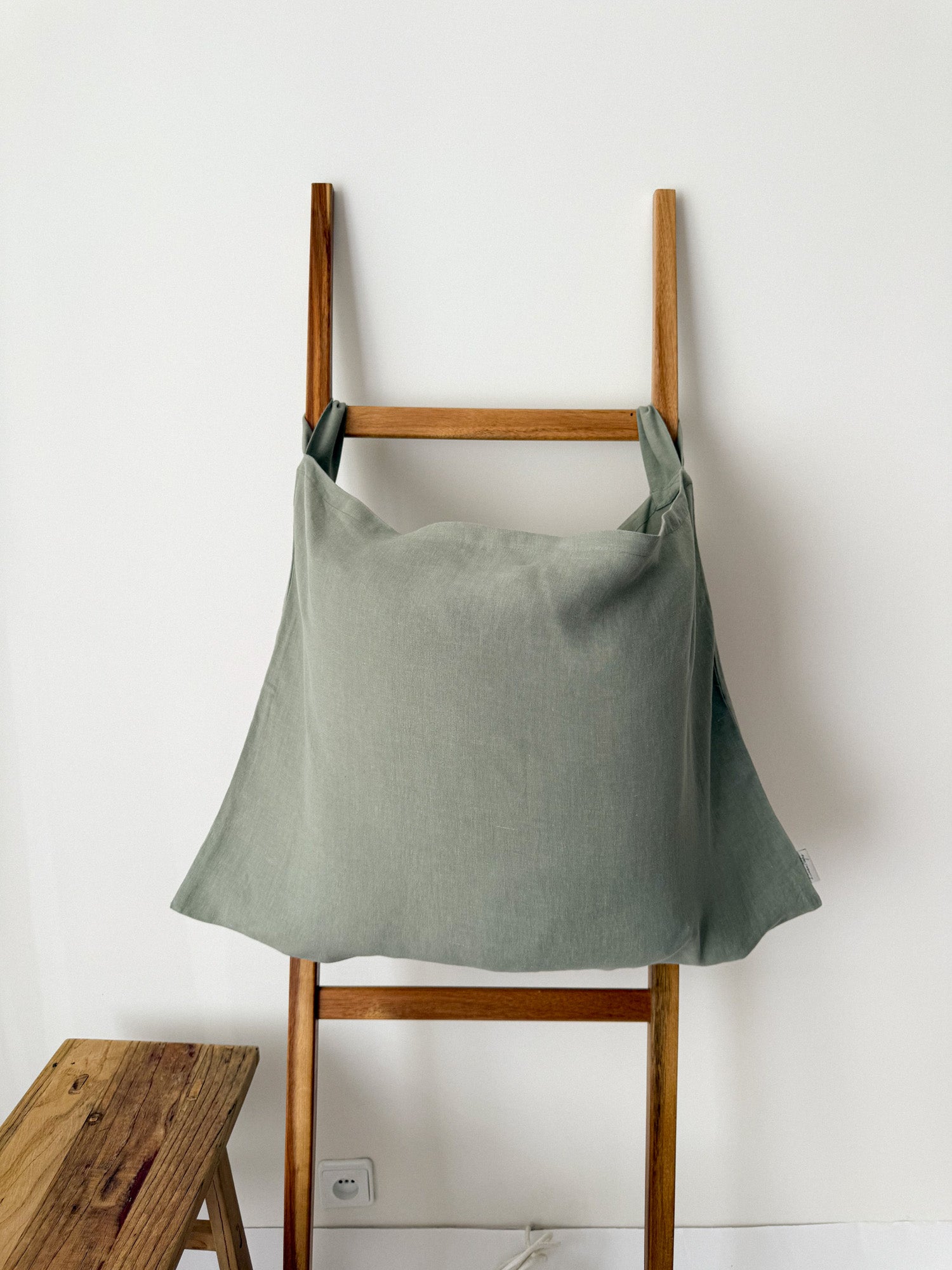 Saliegroen Linnen Waszak met Haken